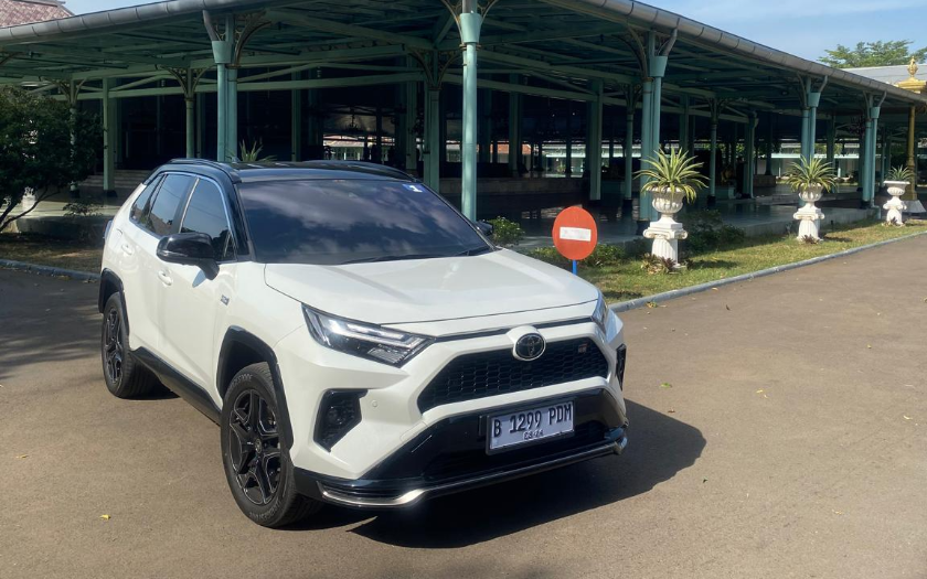 Pesaing RAV4 PHEV Resmi Hadir, Mazda CX-80 PHEV, Lebih Unggul Mana Saat Pakai Mode EV? 