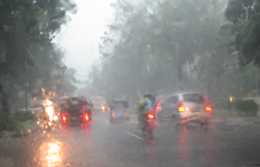 Siapa Takut, Mengendarai Mobil Listrik Saat Hujan Deras, Ini Tips Amannya 