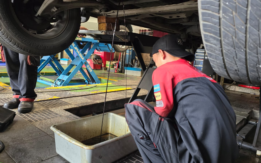 Cegah Dalaman Mesin Terkena Oil Sludge, Lakukan Treatment Engine Flushing Dua Arah Ini