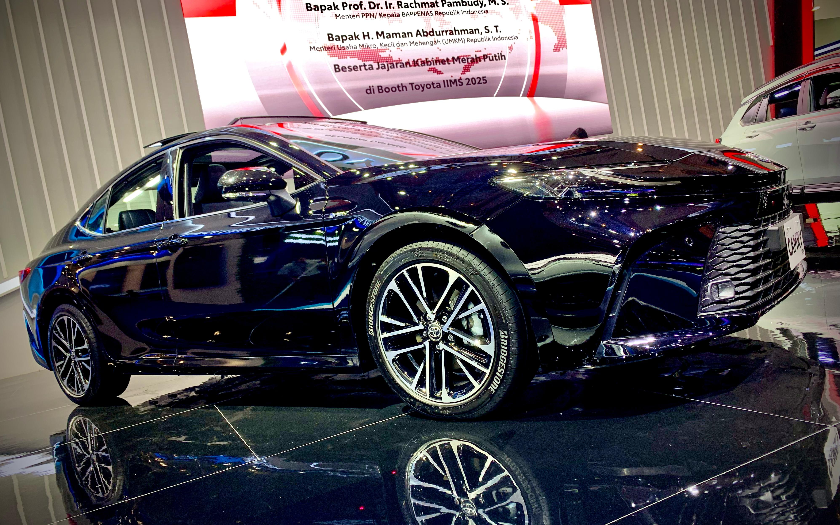 Di IIMS 2025, Toyota New Camry HEV Updrage Performa dan Fitur, Banderol Nyaris Rp 1 Miliar