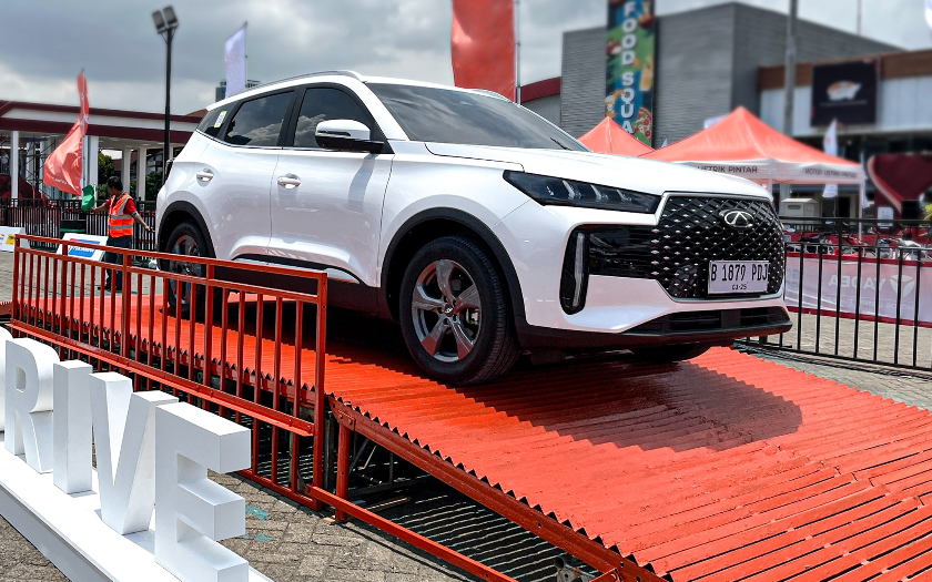 Chery Tiggo Cross Jadi Perbincangan di IIMS 2025, Harga dan Fitur Jadi Sorotan