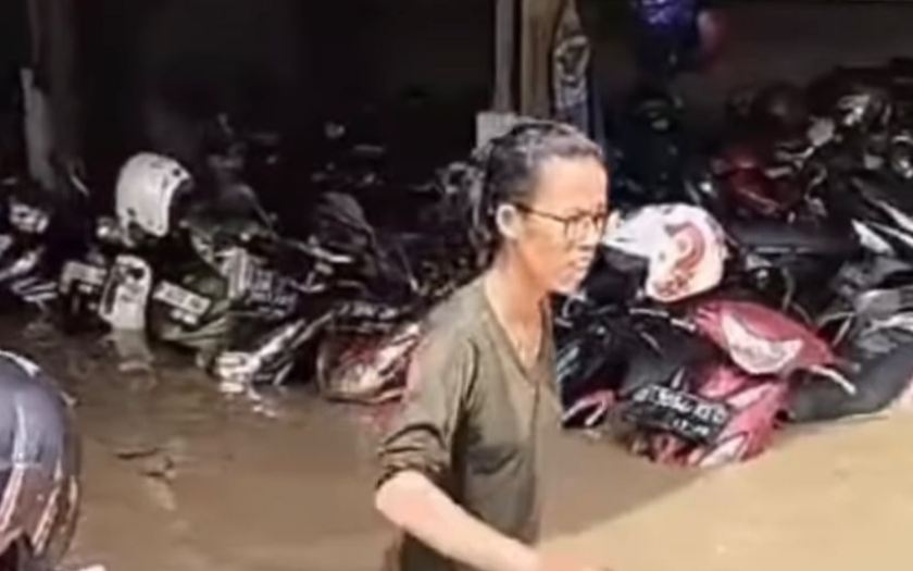 Biar Nggak Boncos, Jangan Lakukan Hal Ini Kalau Motor Terendam Banjir! 