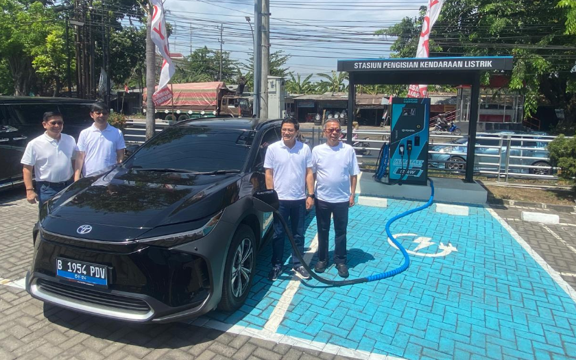 Mudik Tenang, Toyota Pasang Charging Spot Gratis di 133 Dealer Seluruh Indonesia