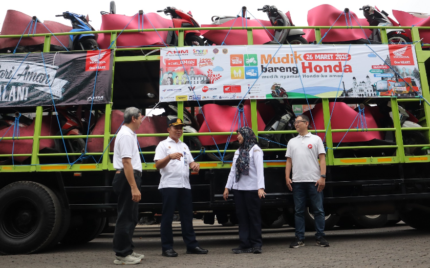 Mudik Balik Bareng Honda Berangkatkan 2.572 Konsumen ke Kampung Halaman Pakai 59 Bus, Motornya Naik Truk
