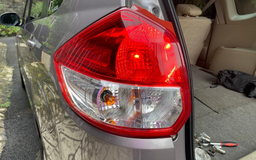 Lampu Rem Mobil Mati di Perjalanan, Segera Ganti Sendiri, Hanya Butuh Waktu 10 Menit