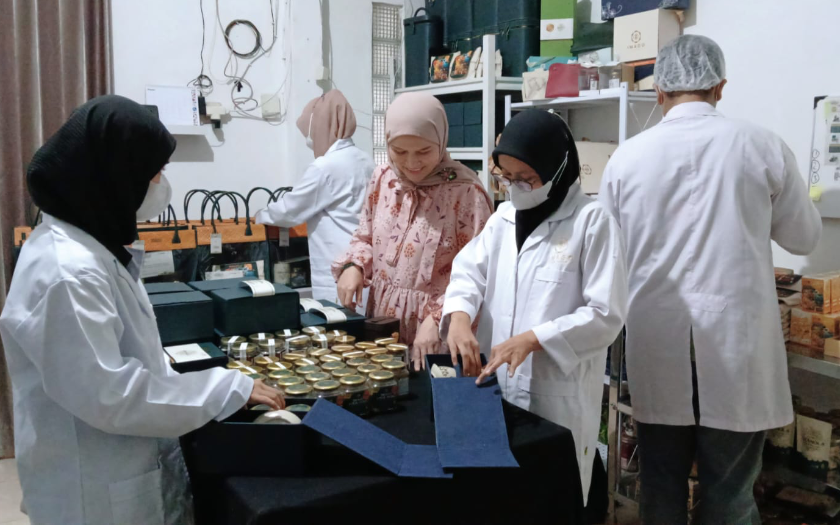 UMKM Binaan Pertamina Kebanjiran Order Hampers Lebaran, Omset Melejit Tajam
