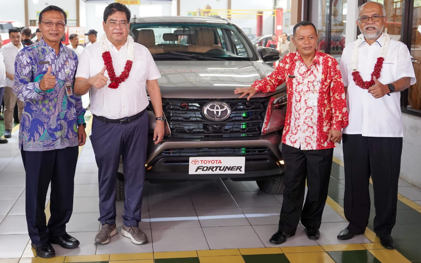 Toyota Serahkan Fortuner ke SMKN 2 Salatiga, Cetak Lulusan Siap Kerja Langsung Dari SMK