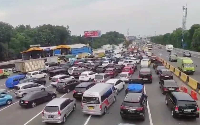 Macet Parah di Tol Pelabuhan Menyebar Luas, Ini Tanggapan Pelindo Beberkan Penyebabnya