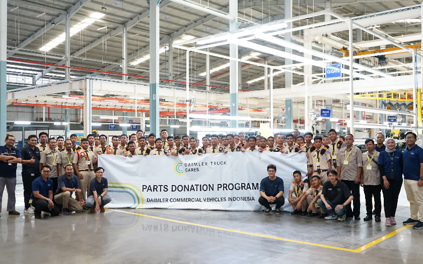 Mesin Bus Mercedes-Benz OF 917 Jadi Bahan Belajar Siswa SMK Angkasa 1 Jakarta