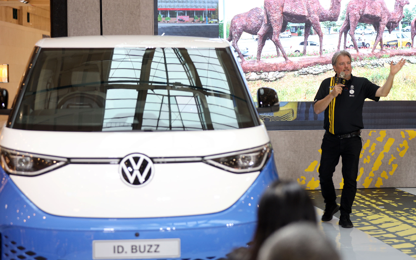 Kisah Rainer Zietlow Keliling Dunia ke 75 Negara Sejauh 80.000 Km Kendarai Mobil Listrik VW ID. BUZZ 