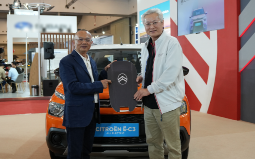 Citroën Resmi Serahkan Unit Ë-C3 All Electric untuk Armada Taksi Express
