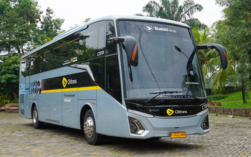 Dukung Transportasi Antarkota, Hino Serahkan 10 Bus Premium ke Cititrans