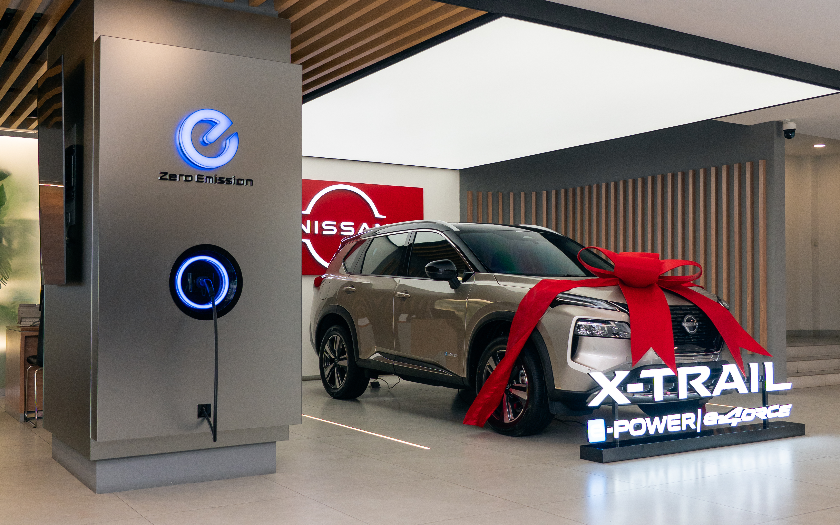 Nissan Indonesia Serahkan All New X-Trail e-POWER ke Pelanggan Pertamanya