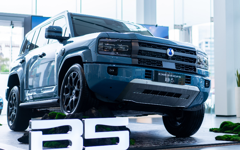 Ngeri, Mengusung Mesin Bensin Turbo PHEV, Denza B5 Tempuh 0-100 Kpj Dibawah 5 Detik!