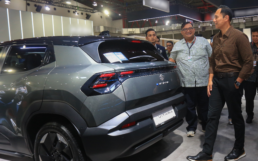 Kejutan Hari ke-9, Agus Harimurti Yudhoyono Sapa Mobil-Mobil di IIMS 2026