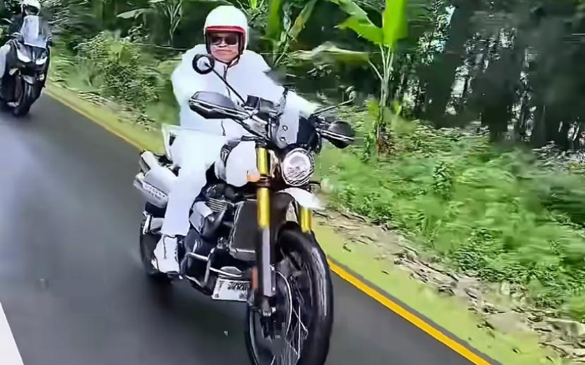 KDM Tunggangi Triumph Scrambler 1200 XE untuk Cek Kondisi Jalan Jawa Barat
