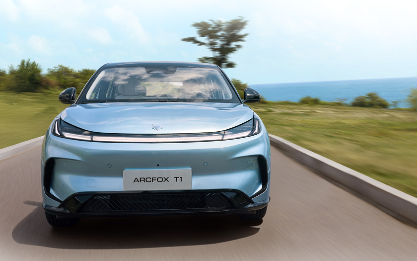 BAIC Nggak Lama Lagi Luncurkan Arcfox T1, BYD Dolphin dan Wuling Cloud EV Wajib Waspada!