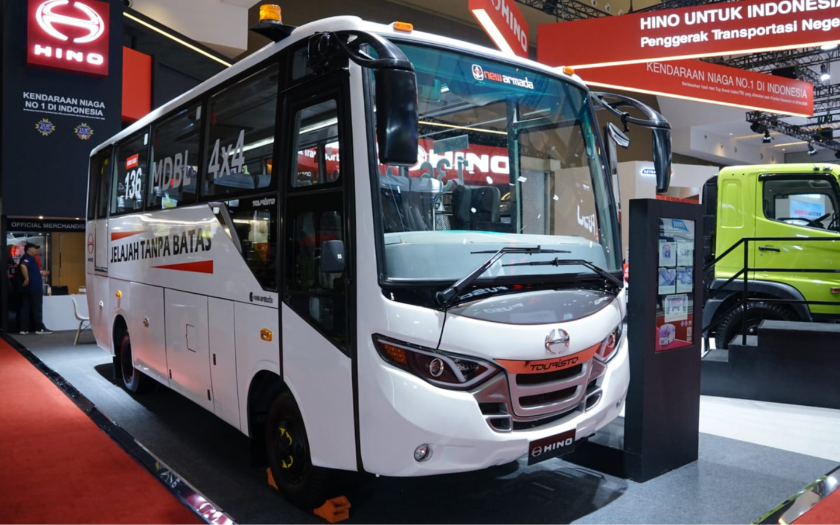 Hino Bus 136 MDBL 4x4 Langsung Laku, Serah Terima Perdana di GIICOMVEC 2026