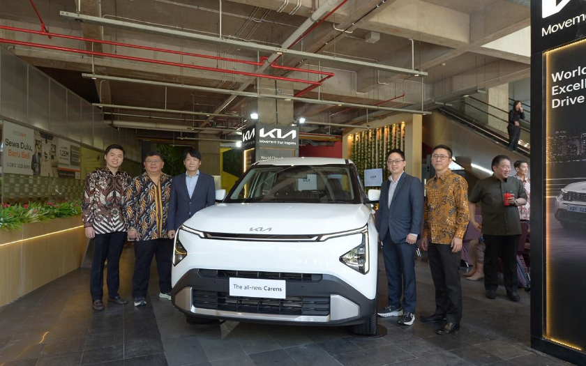 Resmikan Dealer Kia Spazio Tower di Surabaya, Segini Selisih Harga Kia All New Carens dengan Jakarta