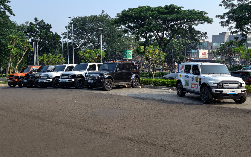 Euforia Piala Dunia Iringi Penyerahan Perdana iCAR V23 kepada Konsumen Pertama