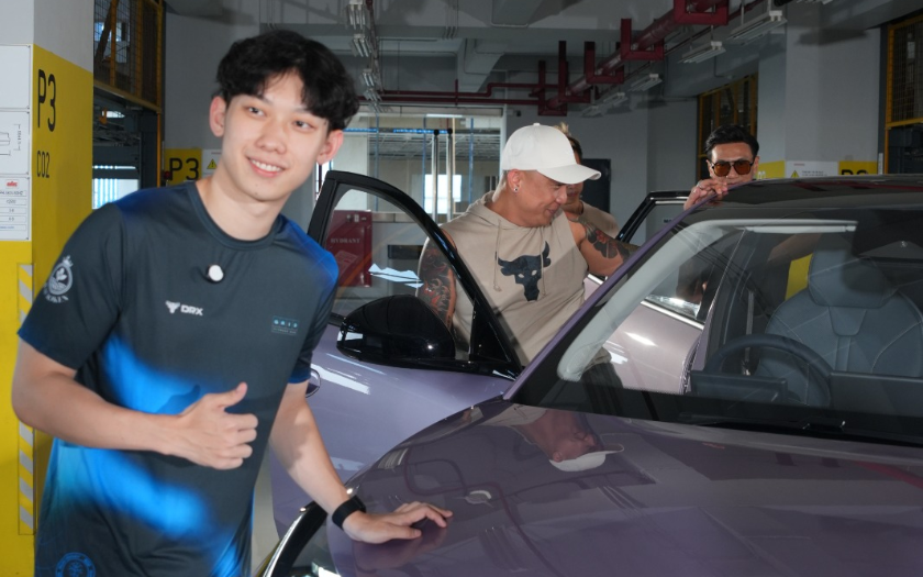 Heboh, Influencer Willie Salim Jajal Fitur Parkir Otomatis BAIC T1