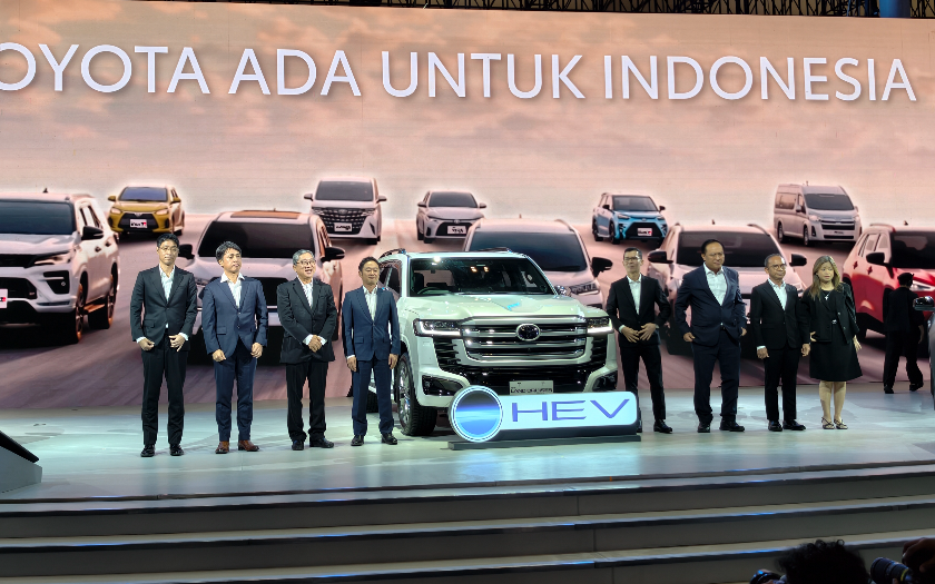 Toyota Luncurkan Land Cruiser FJ dan LC 300 Berteknologi Hybrid di GIIAS 2026