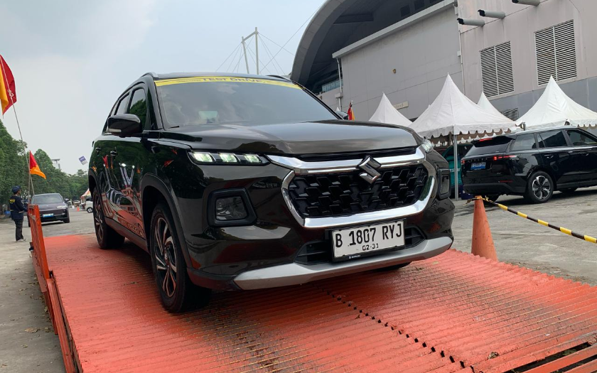 Menguji 2 Fitur Unggulan Suzuki Grand Vitara di Area Test Drive GIIAS 2026