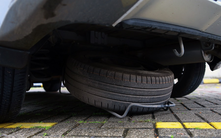 Jangan Panik, Ini Cara Mudah Buka dan Pasang Ban Serep Mitsubishi Xpander