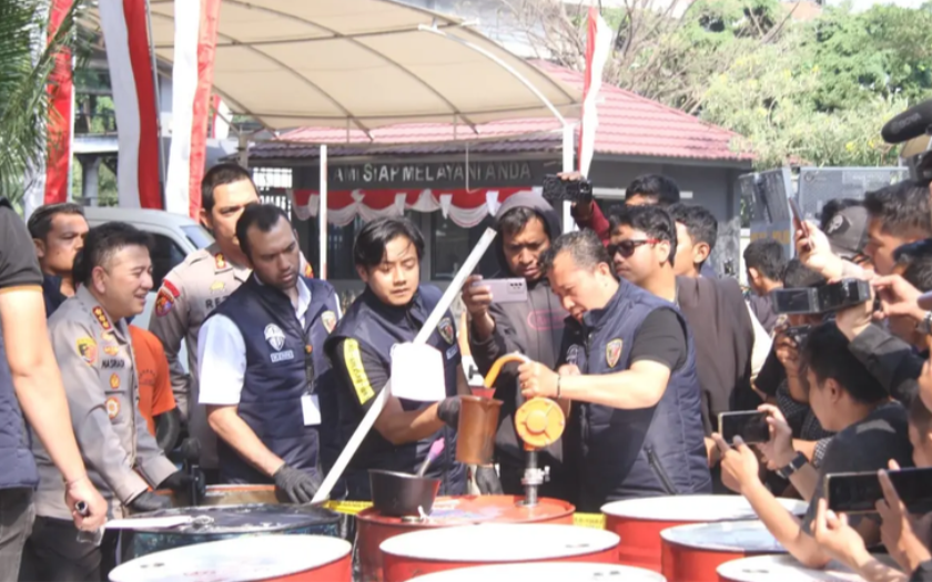 Polisi Bongkar Pabrik Oli Palsu di Jakbar, Modal Oli Bekas, Dijual Seperti Baru