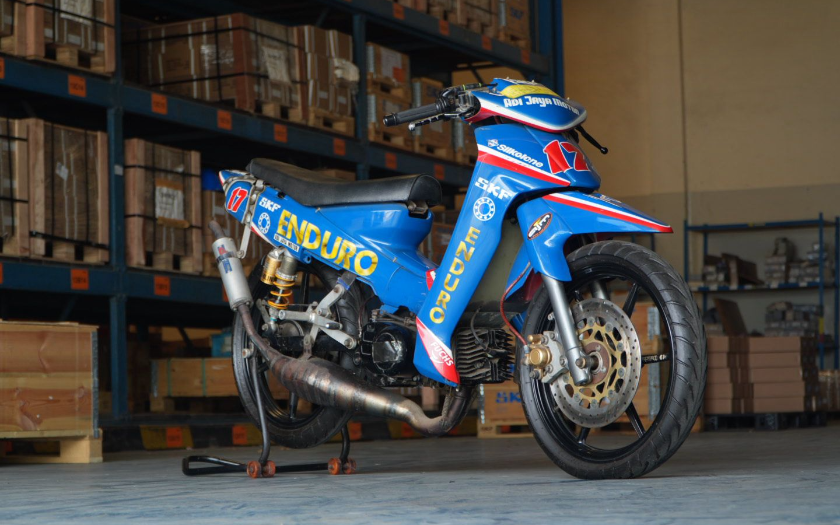 SKF Bangkitkan Yamaha F1ZR Legendaris, Bawa Kembali Warisan Balap Era 2-Tak di Automechanika Jakarta 2026
