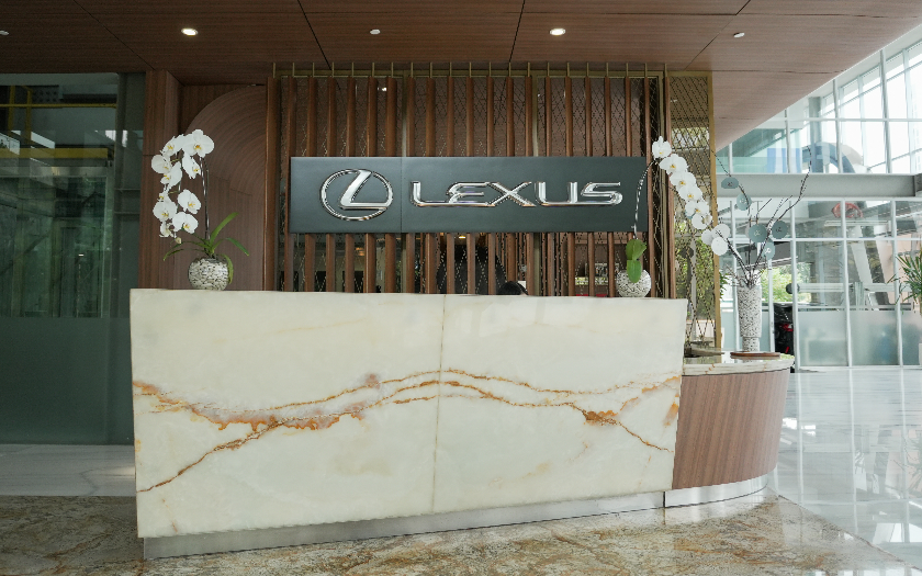 Pengalaman Servis Sultan, Lexus Gallery Hadirkan Spot Pijat dan Potong Rambut untuk Konsumen